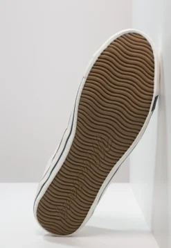 Mustang Slipper - Weiß -Toni Pons Verkäufe 2c1c59000aa64d118e1bc61f21a33970