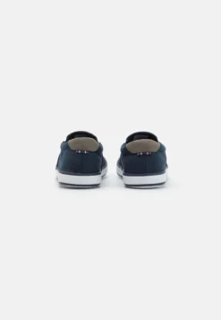 Pier One UNISEX - Sneaker Low - Dark Blue 8 Pier One UNISEX - Sneaker Low - Dark Blue -Toni Pons Verkäufe 6ef35402e6874213ab2a07f1503526e4