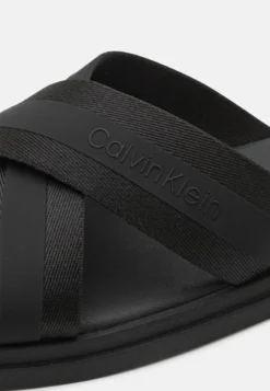 Calvin Klein CROSS - Pantolette Flach - Black 11 Calvin Klein CROSS - Pantolette Flach - Black -Toni Pons Verkäufe 84939300ad0e4103a72b7dcb47476543