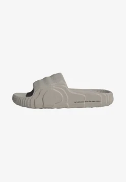 Adidas Originals ADILETTE UNISEX - Badesandale - Light Brown/light Brown/core Black