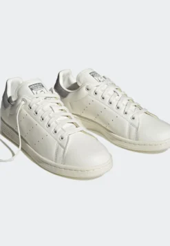 Adidas Originals STAN SMITH UNISEX - Sneaker Low - Core White Off White Pantone 9 Adidas Originals STAN SMITH UNISEX - Sneaker Low - Core White Off White Pantone -Toni Pons Verkäufe 900ab36953f74b2bb0665731130bc3f1