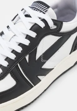 Kaotiko BASKET MAN - Sneaker Low - Black/white 11 Kaotiko BASKET MAN - Sneaker Low - Black/white -Toni Pons Verkäufe b3406938c0144b74a673b2930663c8be