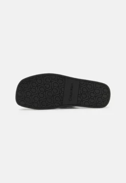 Calvin Klein CROSS - Pantolette Flach - Black 10 Calvin Klein CROSS - Pantolette Flach - Black -Toni Pons Verkäufe c4726410ad454b40b30b4b7f6b77af9d
